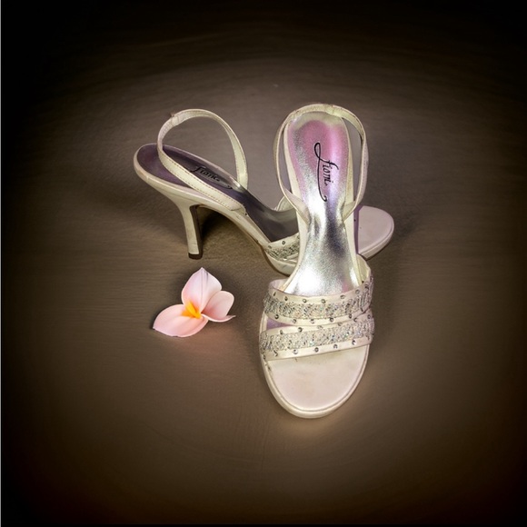 FIONI Clothing Shoes - Fioni White Bling Slingback Heels